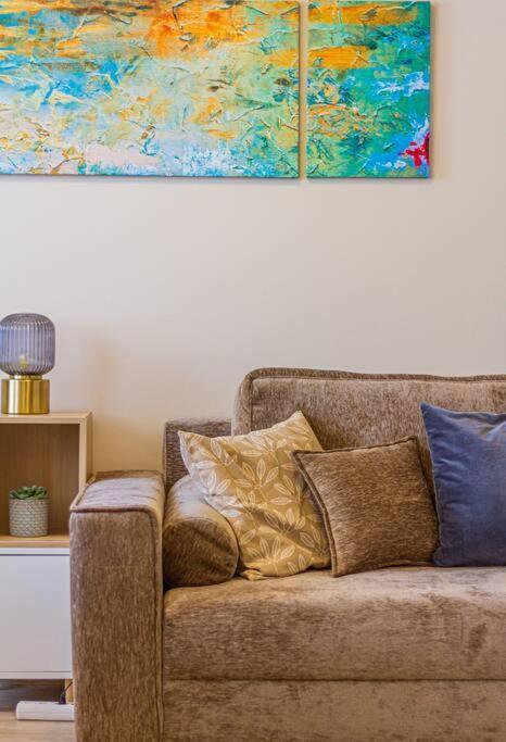 Roomy 80sqm At Center Free Parking Space, Ac & Balcony, Separate Ac In Four דירה *