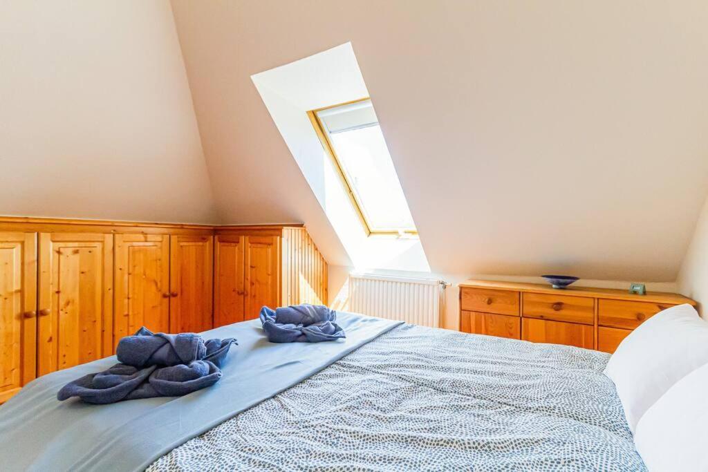 Roomy 80sqm At Center Free Parking Space, Ac & Balcony, Separate Ac In Four