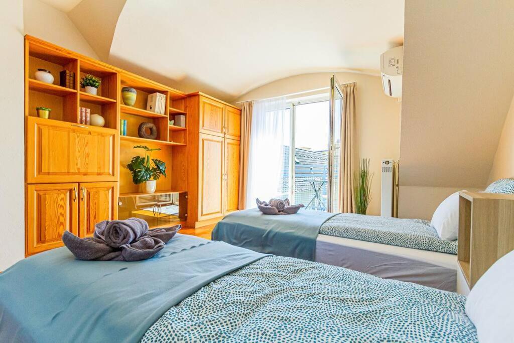 דירה Roomy 80sqm At Center Free Parking Space, Ac & Balcony, Separate Ac In Four בודפשט